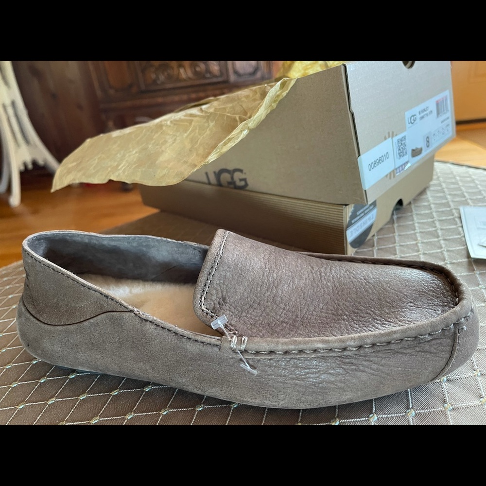 NWT Uggs Men’s Slippers
